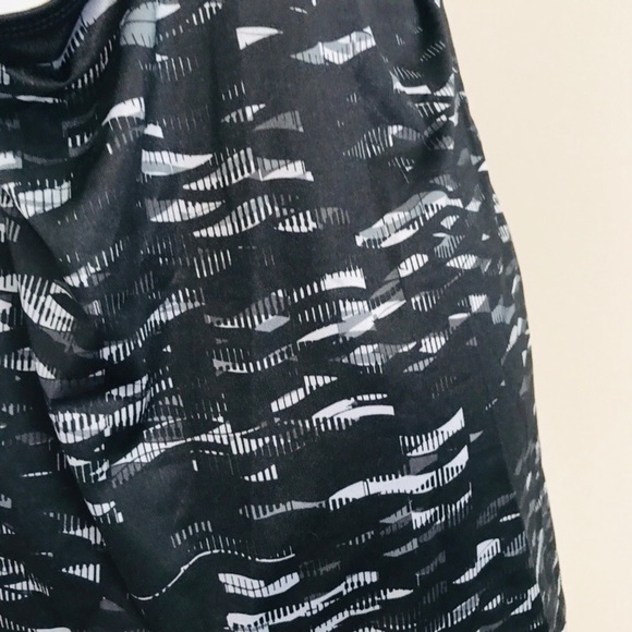 NEW Gap workout tank - Picture 6 of 7